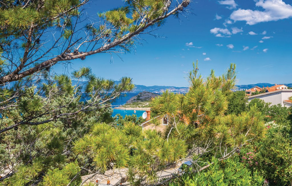 Villa Kamik & Apartman Ana - Perfect seaside getaway &ndash; on an island or in a bay, Villa Kamik in Kostrena & Apartment Ana in Omi&scaron;alj on Krk, Croatia Omi&scaron;alj